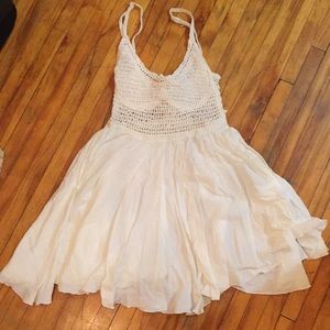 Flirty white dress w open back